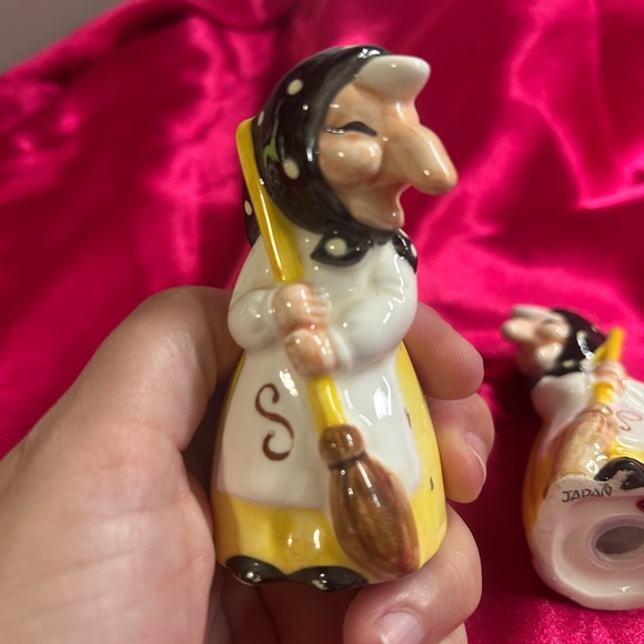 Vintage Kitchen Witch Salt and Pepper Shakers - Picture 5 of 8